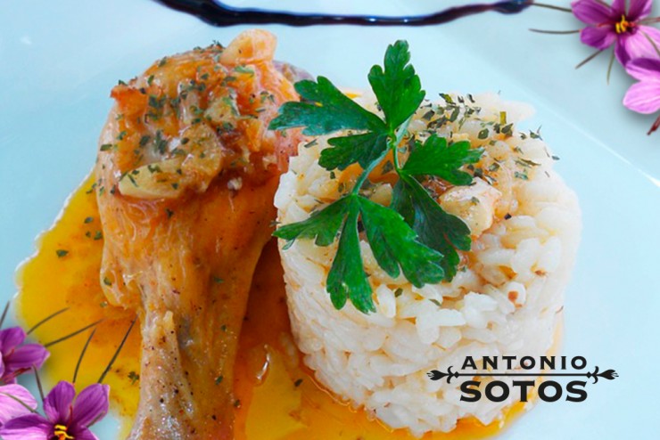 Pollo Especiado con Salsa de Almendras y Azafrán