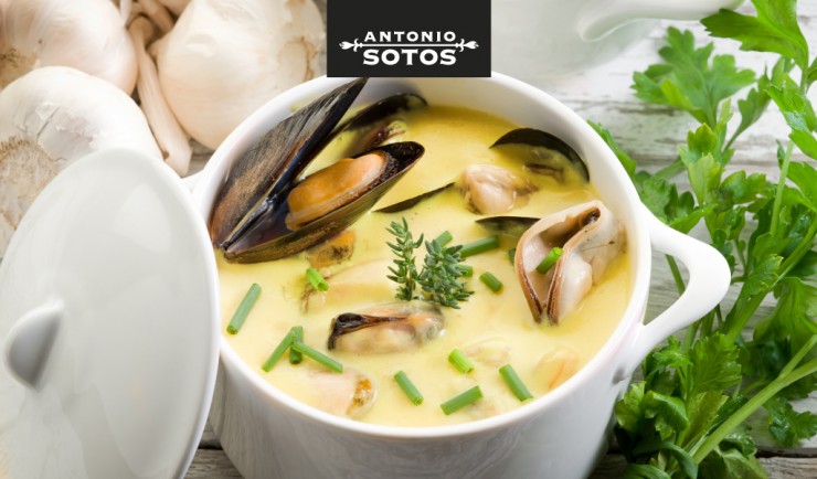 Sopa de mejillones al azafrán y cómo sorprender a tus invitados en Navidad