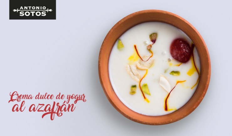 Dulce de yogur al azafrán