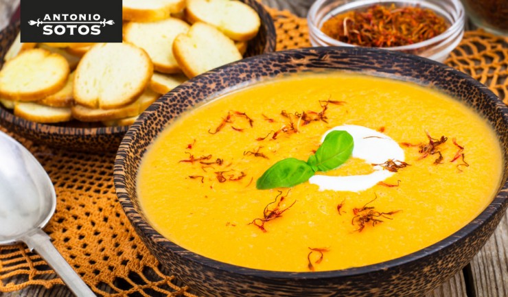 Sweet potato and saffron cream soup with cassava crisps