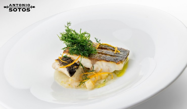 Rodaballo con salsa de cava y azafrán