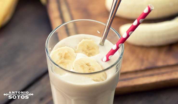 Smoothie de caqui, plátano y azafrán