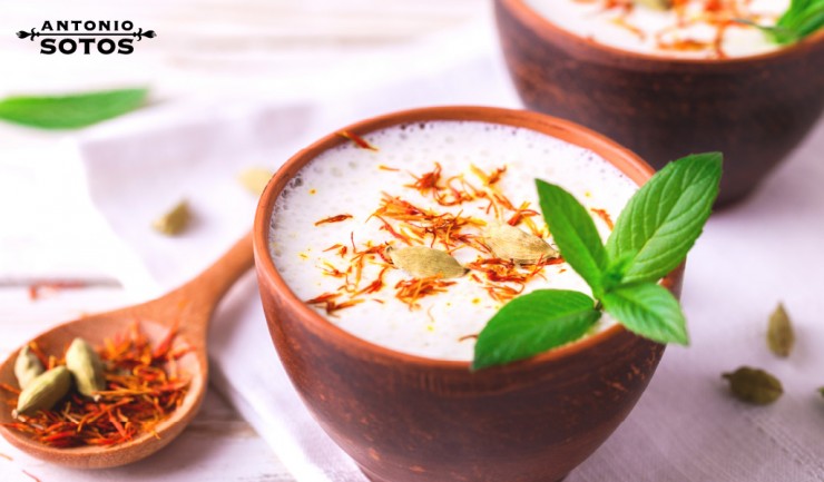 Batido de yogur, azafrán y cardamomo