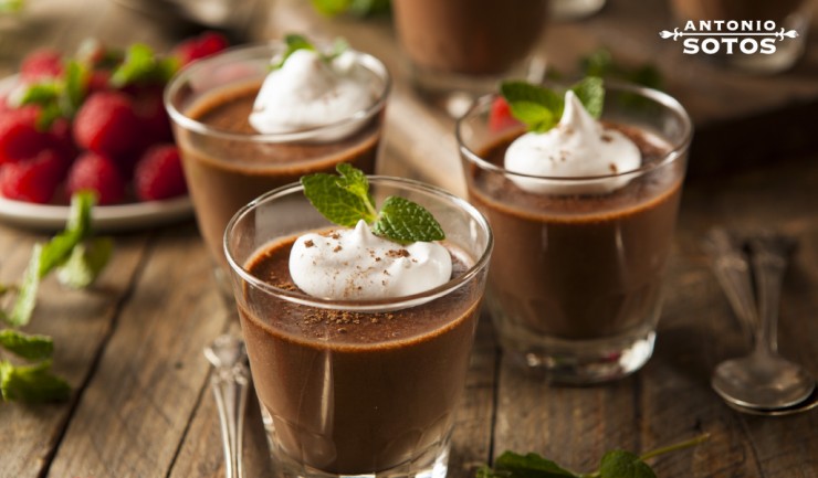 Mousse de chocolate al azafrán